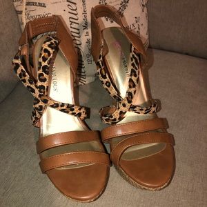Cheetah print detail wedged high heels